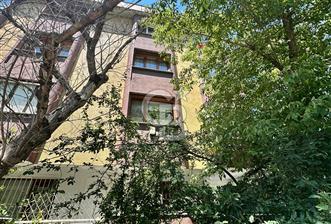 Acıbadem Caddesinde Ön Cephe Şerefiyeli Satılık Daire