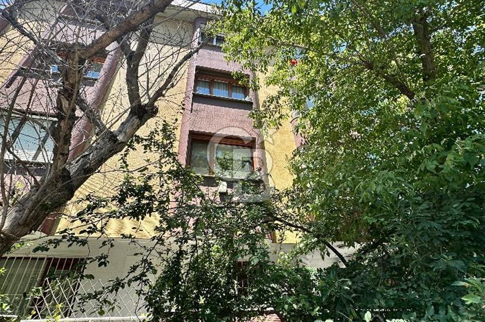 Acıbadem Caddesinde Ön Cephe Şerefiyeli Satılık Daire
