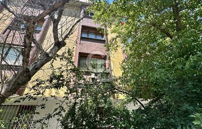 Acıbadem Caddesinde Ön Cephe Şerefiyeli Satılık Daire