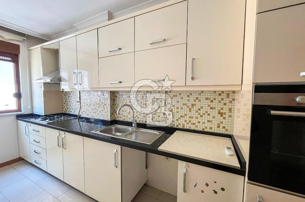 KÜÇÜKYALI MEKTEP CADDESİNDE SATILIK BOŞ 3+1 DAİRE 