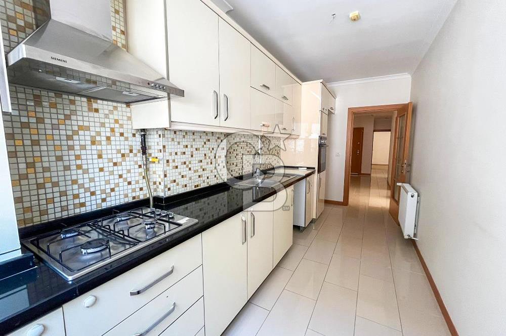 KÜÇÜKYALI MEKTEP CADDESİNDE SATILIK BOŞ 3+1 DAİRE 