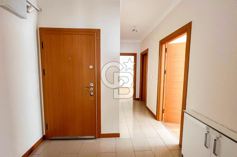 KÜÇÜKYALI MEKTEP CADDESİNDE SATILIK BOŞ 3+1 DAİRE 