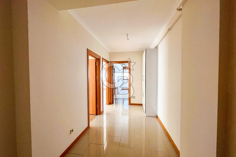 KÜÇÜKYALI MEKTEP CADDESİNDE SATILIK BOŞ 3+1 DAİRE 