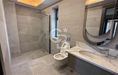 DENİZE SADECE 100 METRE MESAFEDE, NARLIDERE LİMANREİS’TE ULTRA LÜKS 4+1 240 m2 MÜSTAKİL VİLLA!
