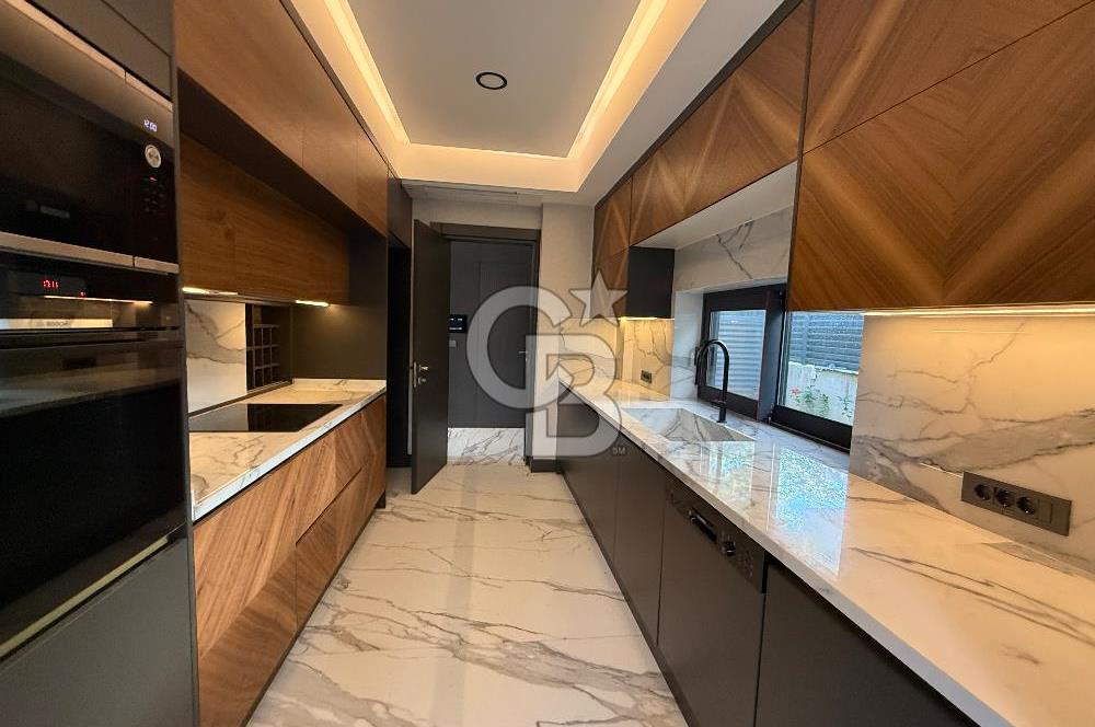DENİZE SADECE 100 METRE MESAFEDE, NARLIDERE LİMANREİS’TE ULTRA LÜKS 4+1 240 m2 MÜSTAKİL VİLLA!