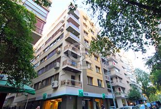 Alsancak, Gül Sokak'ta, Genç Binada, Ara kat, Satılık 3+1 Daire