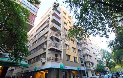 Alsancak, Gül Sokak'ta, Genç Binada, Ara kat, Satılık 3+1 Daire