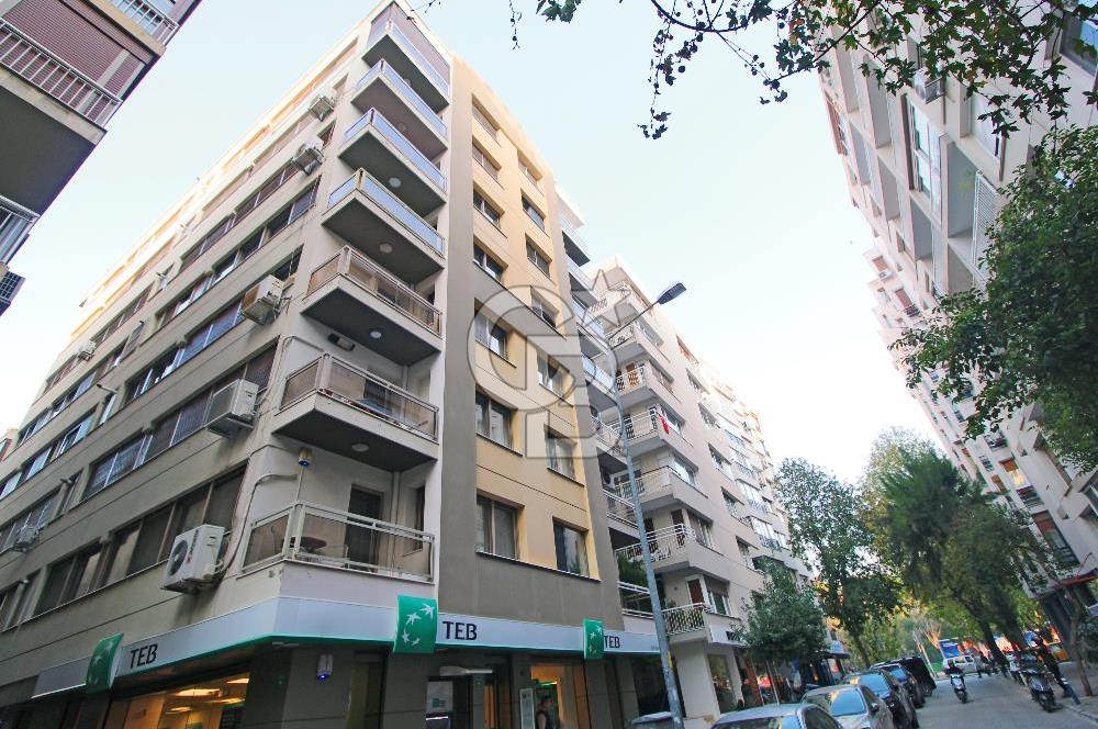 Alsancak, Gül Sokak'ta, Genç Binada, Ara kat, Satılık 3+1 Daire