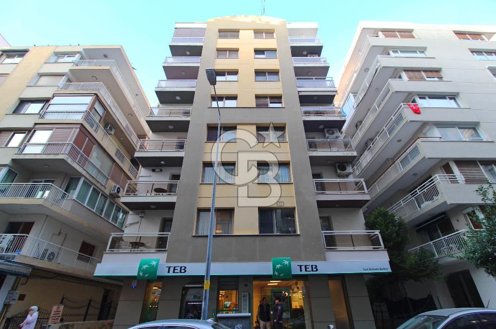 Alsancak, Gül Sokak'ta, Genç Binada, Ara kat, Satılık 3+1 Daire