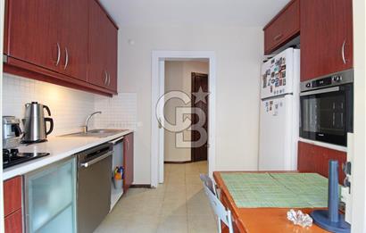 Alsancak, Gül Sokak'ta, Genç Binada, Ara kat, Satılık 3+1 Daire