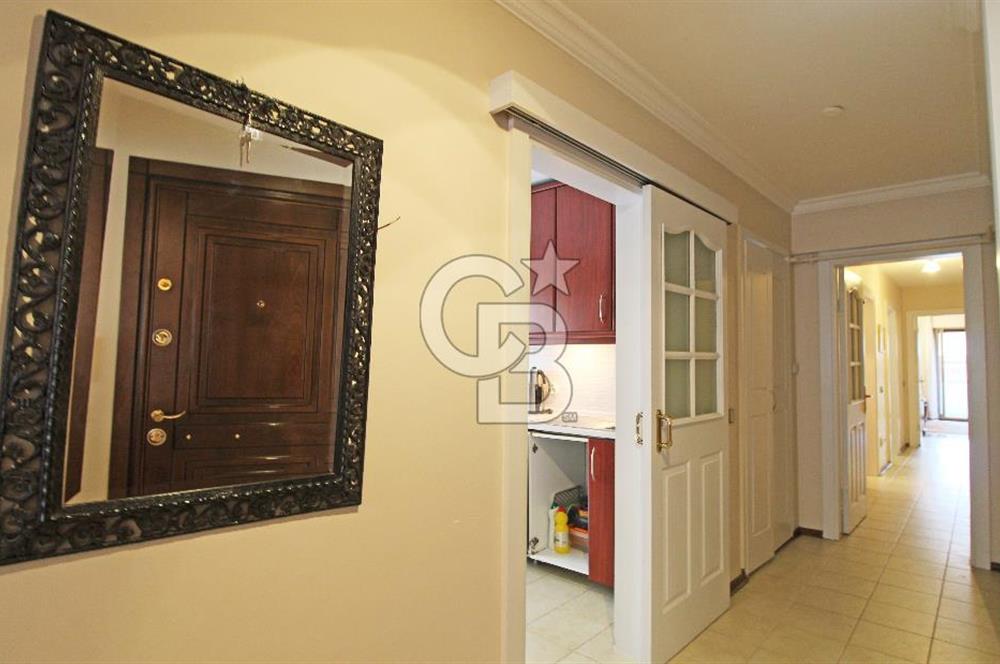 Alsancak, Gül Sokak'ta, Genç Binada, Ara kat, Satılık 3+1 Daire