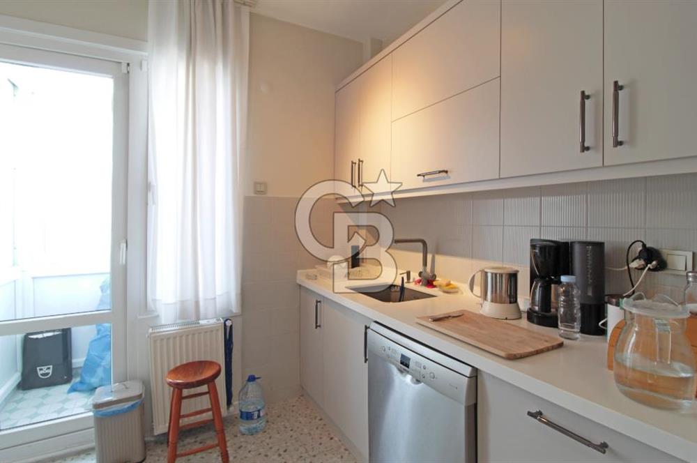 İzmir'in En Güzel Sokaklarından 1388 Sokak'ta Satılık 3+1 Daire
