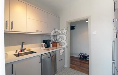 İzmir'in En Güzel Sokaklarından 1388 Sokak'ta Satılık 3+1 Daire