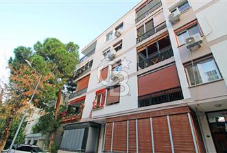 İzmir'in En Güzel Sokaklarından 1388 Sokak'ta Satılık 3+1 Daire