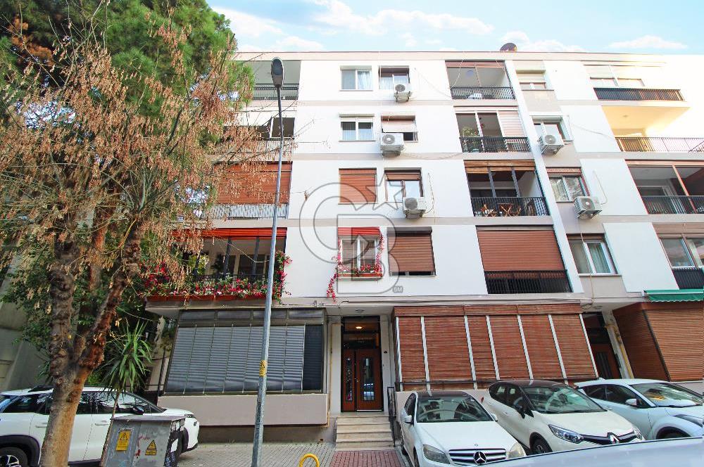 İzmir'in En Güzel Sokaklarından 1388 Sokak'ta Satılık 3+1 Daire