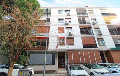 İzmir'in En Güzel Sokaklarından 1388 Sokak'ta Satılık 3+1 Daire