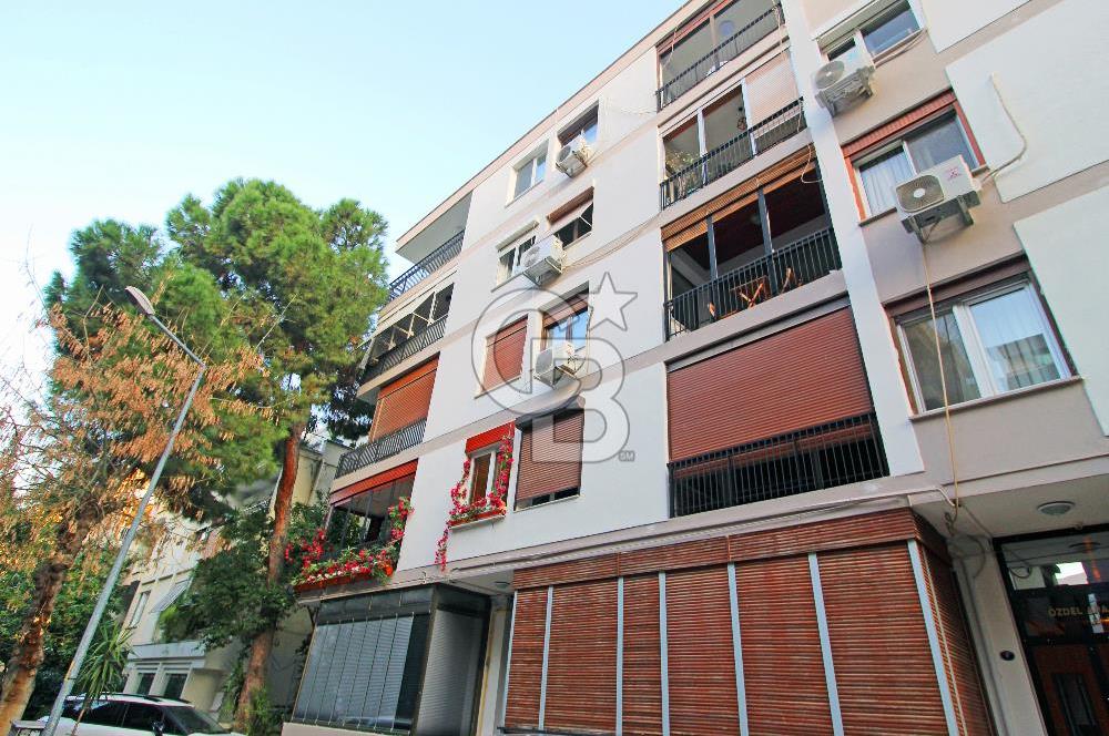 İzmir'in En Güzel Sokaklarından 1388 Sokak'ta Satılık 3+1 Daire
