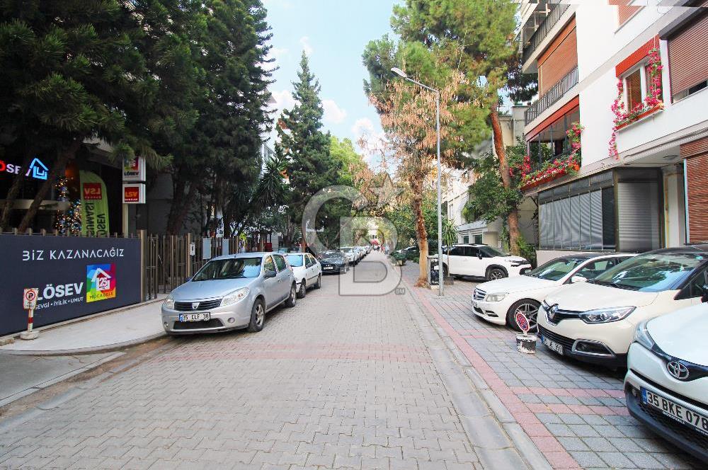 İzmir'in En Güzel Sokaklarından 1388 Sokak'ta Satılık 3+1 Daire