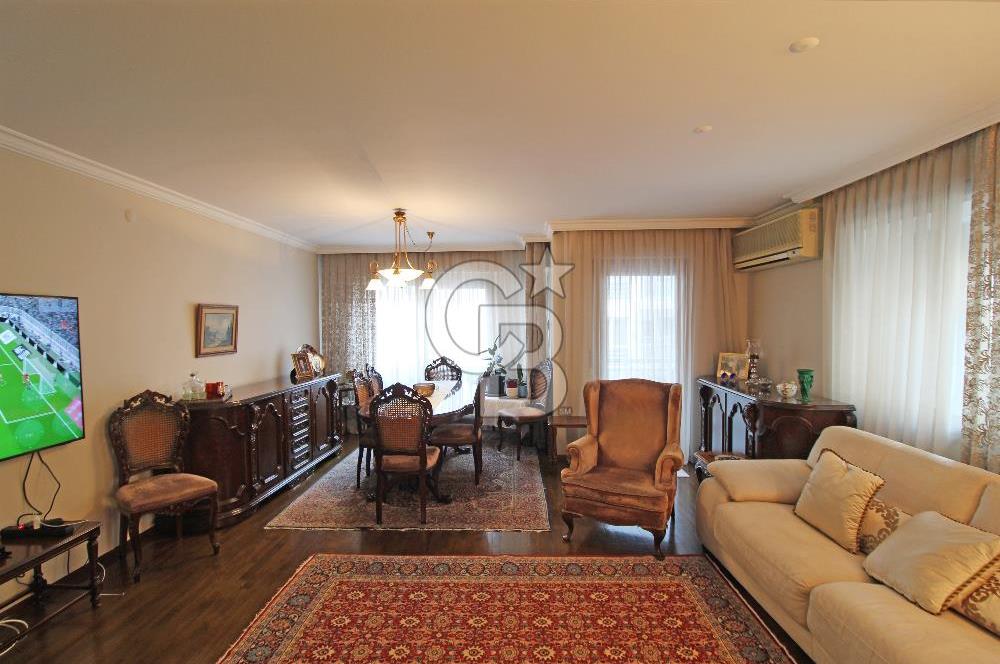 Alsancak, Gül Sokak'ta, Genç Binada, Ara kat, Satılık 3+1 Daire