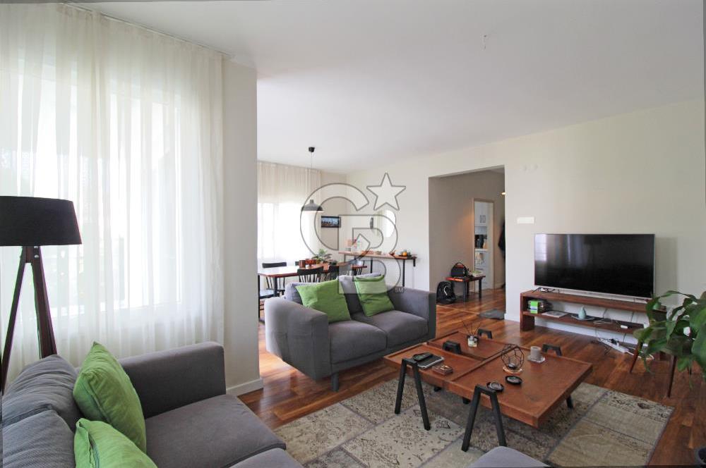 İzmir'in En Güzel Sokaklarından 1388 Sokak'ta Satılık 3+1 Daire