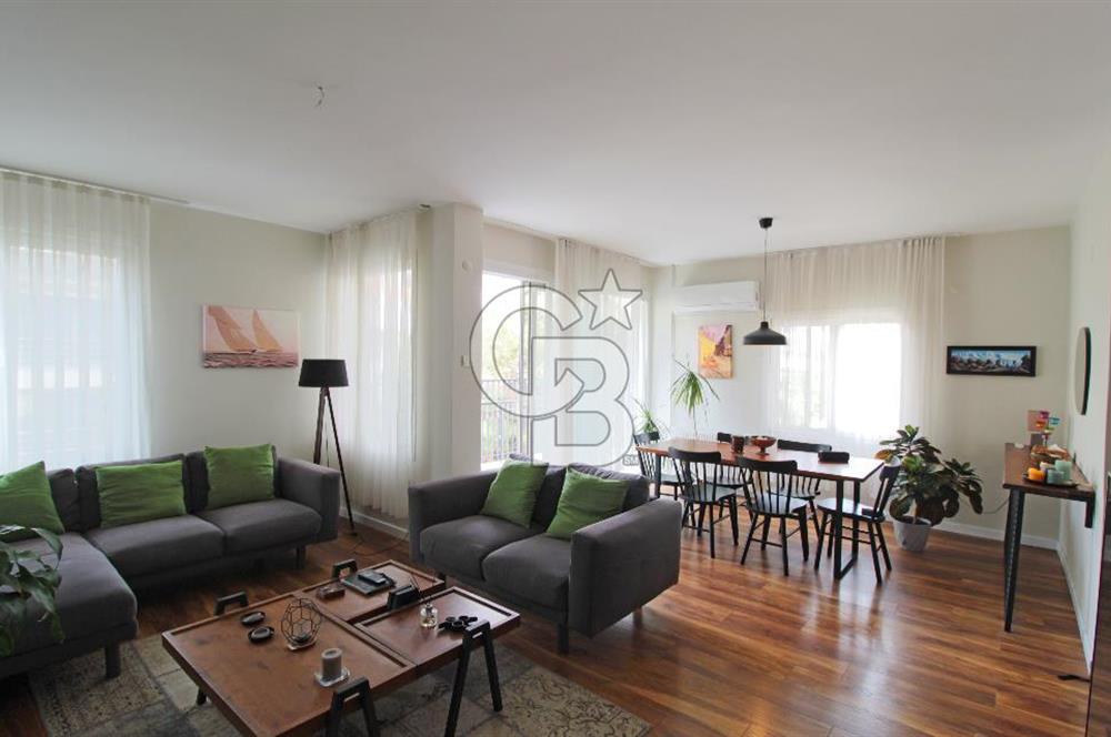 İzmir'in En Güzel Sokaklarından 1388 Sokak'ta Satılık 3+1 Daire