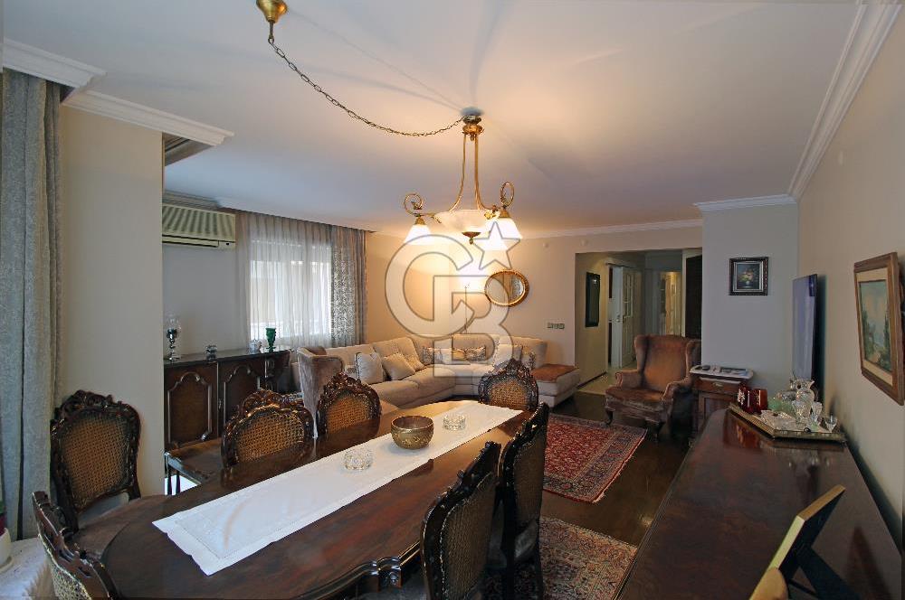 Alsancak, Gül Sokak'ta, Genç Binada, Ara kat, Satılık 3+1 Daire