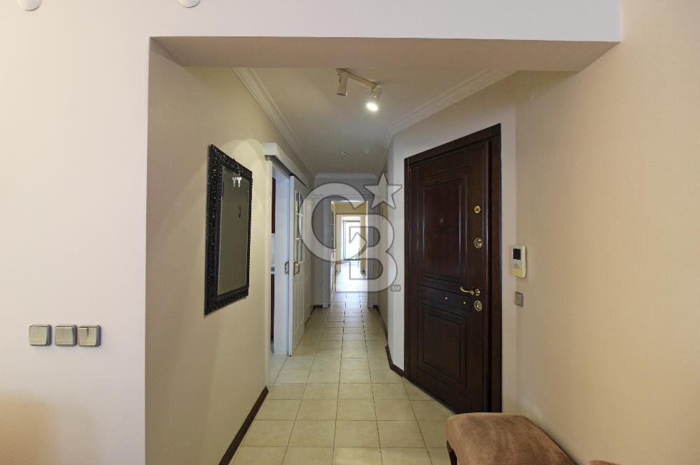 Alsancak, Gül Sokak'ta, Genç Binada, Ara kat, Satılık 3+1 Daire