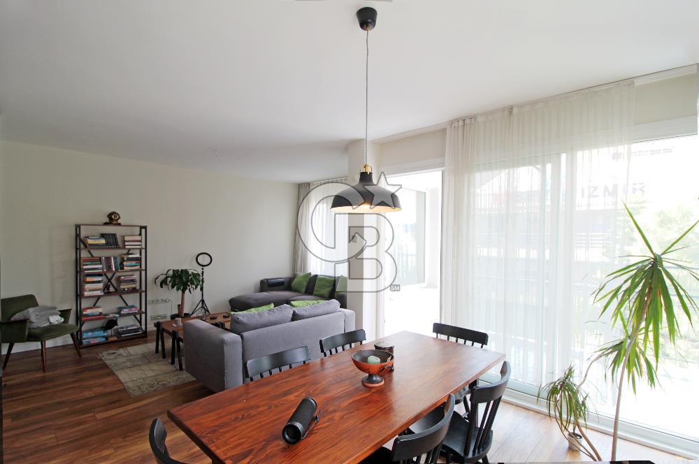 İzmir'in En Güzel Sokaklarından 1388 Sokak'ta Satılık 3+1 Daire