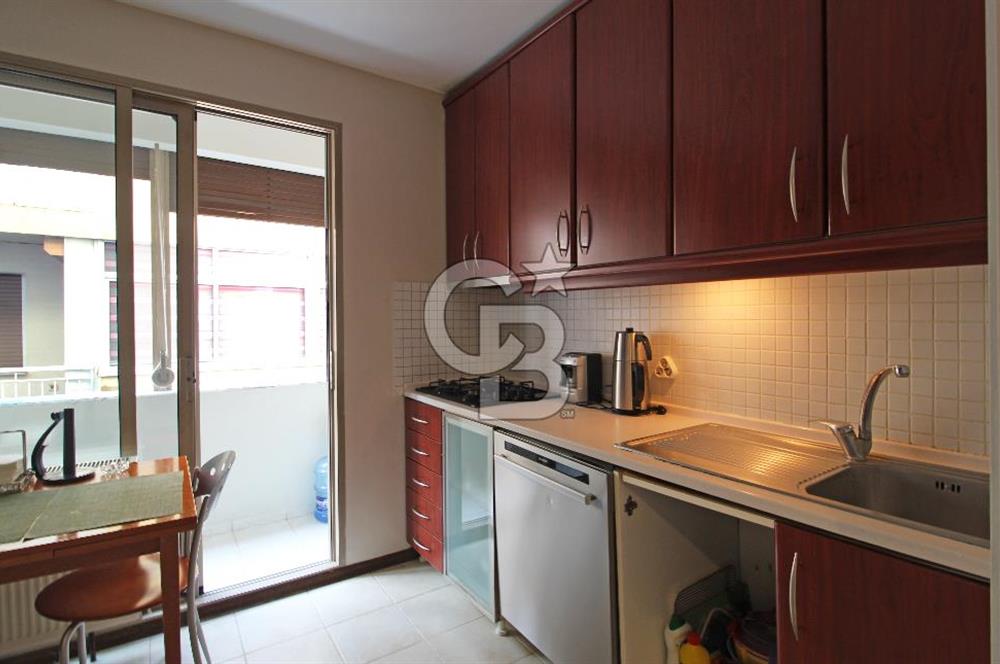 Alsancak, Gül Sokak'ta, Genç Binada, Ara kat, Satılık 3+1 Daire