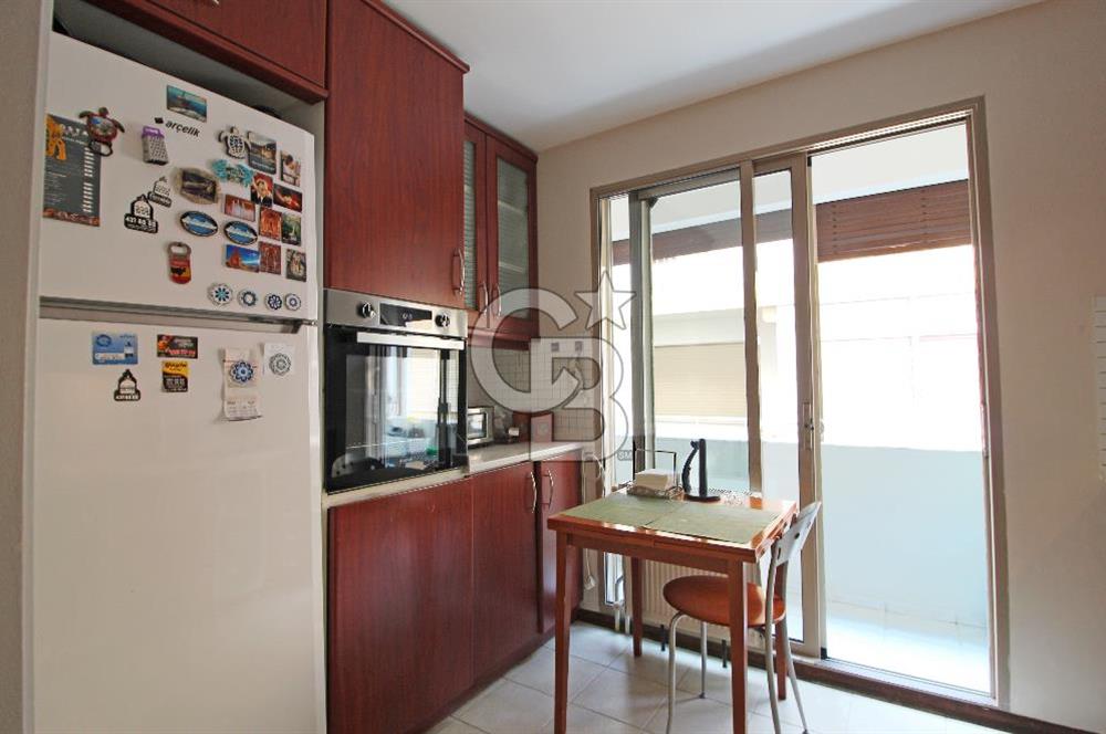 Alsancak, Gül Sokak'ta, Genç Binada, Ara kat, Satılık 3+1 Daire