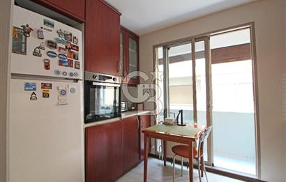 Alsancak, Gül Sokak'ta, Genç Binada, Ara kat, Satılık 3+1 Daire