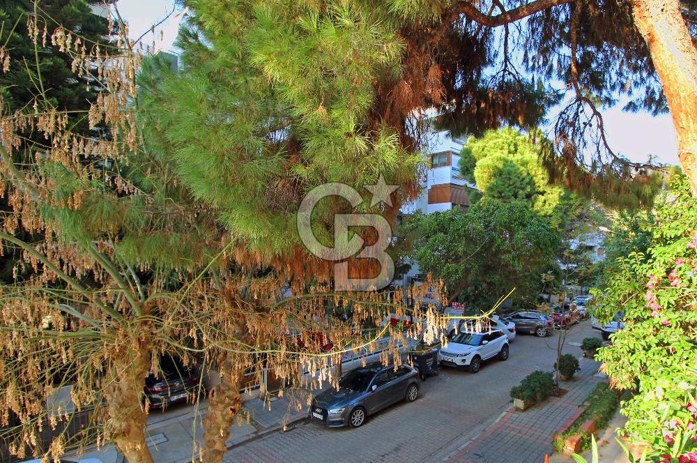 İzmir'in En Güzel Sokaklarından 1388 Sokak'ta Satılık 3+1 Daire