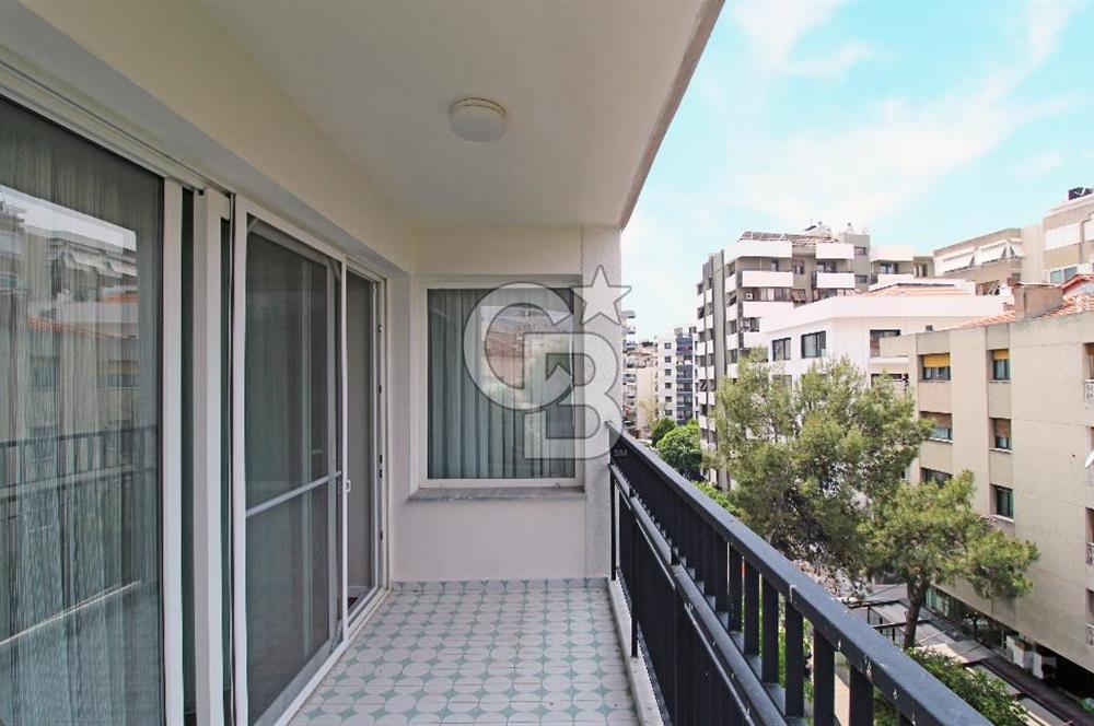 İzmir'in En Güzel Sokaklarından 1388 Sokak'ta Satılık 3+1 Daire