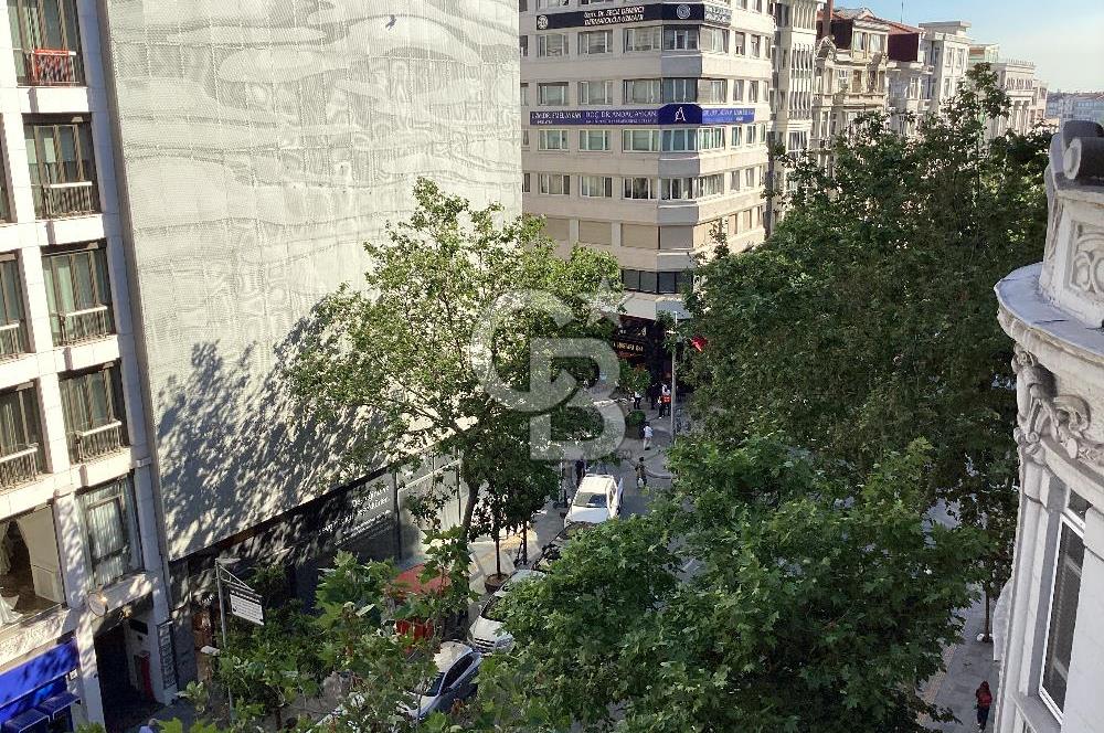 Nişantaşı Valikonağı Caddesi’nde 4+1 Kiralık Daire