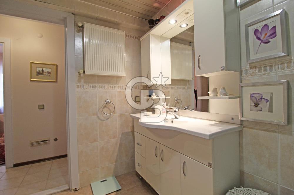 Alsancak, Gül Sokak'ta, Genç Binada, Ara kat, Satılık 3+1 Daire