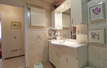 Alsancak, Gül Sokak'ta, Genç Binada, Ara kat, Satılık 3+1 Daire