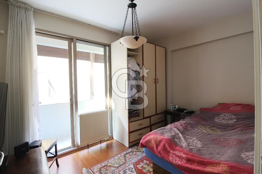 Alsancak, Gül Sokak'ta, Genç Binada, Ara kat, Satılık 3+1 Daire