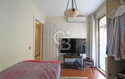 Alsancak, Gül Sokak'ta, Genç Binada, Ara kat, Satılık 3+1 Daire