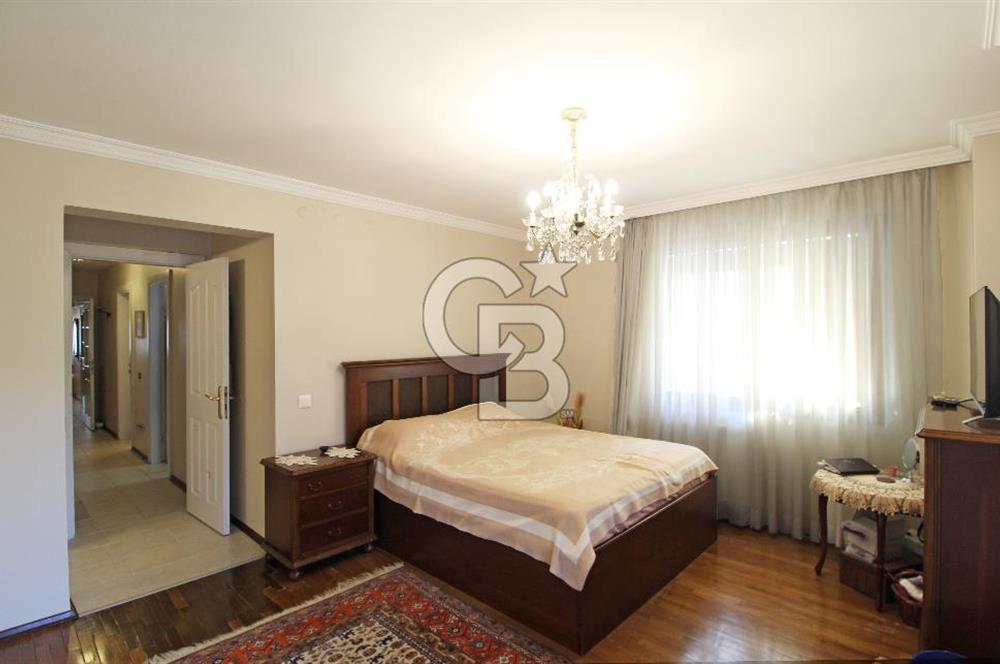 Alsancak, Gül Sokak'ta, Genç Binada, Ara kat, Satılık 3+1 Daire