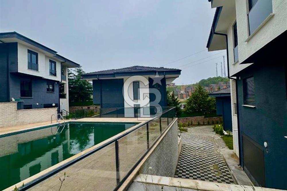 ŞİLE AHMETLİ' DE 5+2 SATILIK TRIPLEX HAVUZLU VİLLA