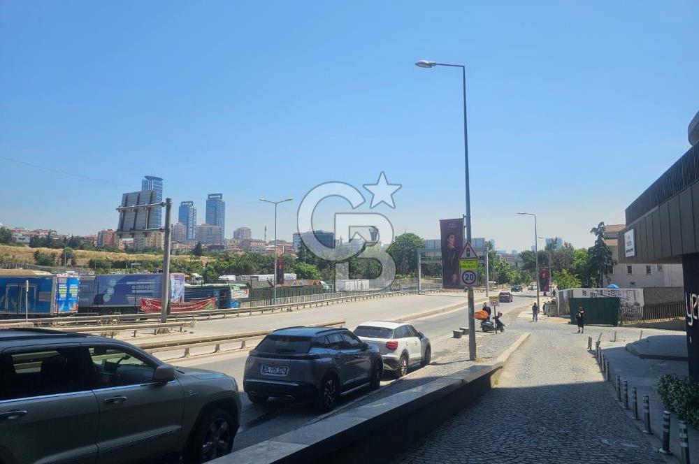 KADIKÖY NUHOĞLU YENİTEPE'DE B BLOK CADDE ÜZERİ 100 M2 DÜKKAN