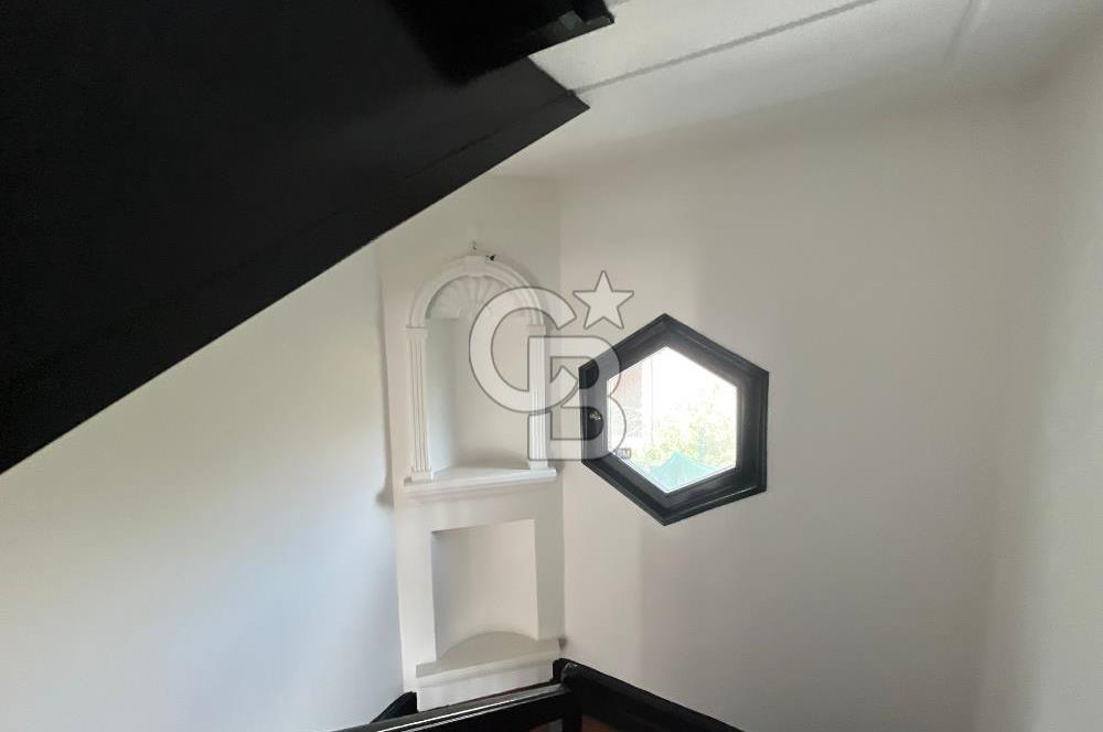 Bahçeşehir Bademlerde Full Tadilatlı 5+2 Satılık  Fırsat Villa