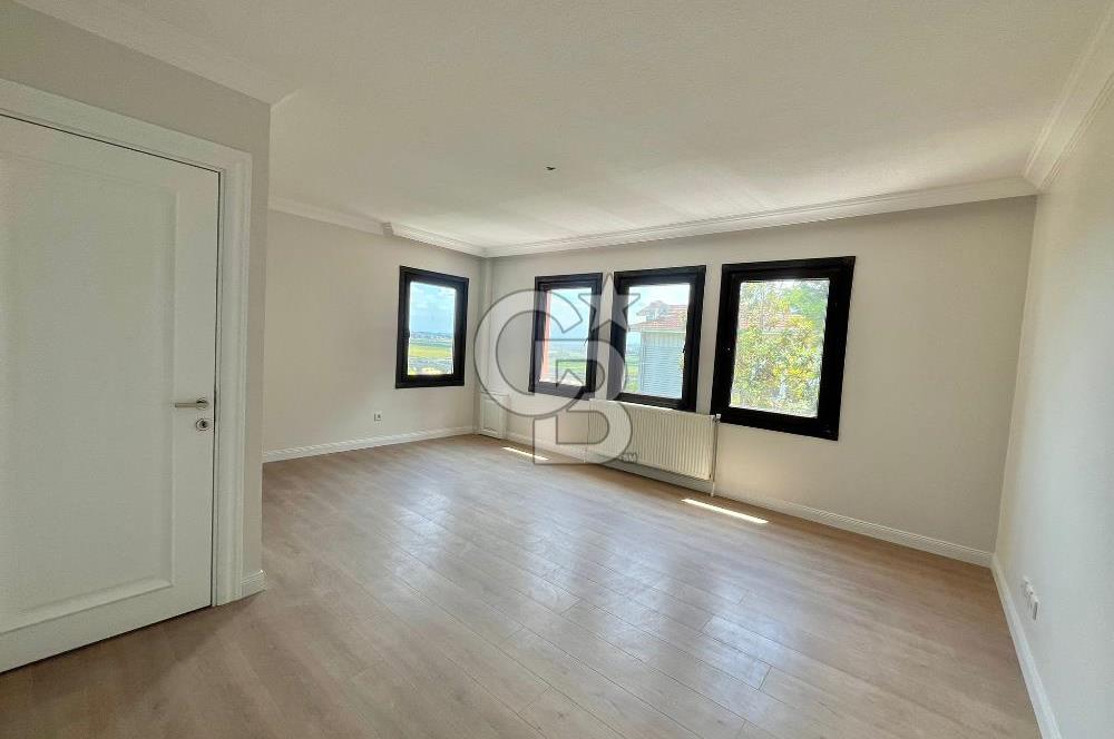 Bahçeşehir Bademlerde Full Tadilatlı 5+2 Satılık  Fırsat Villa