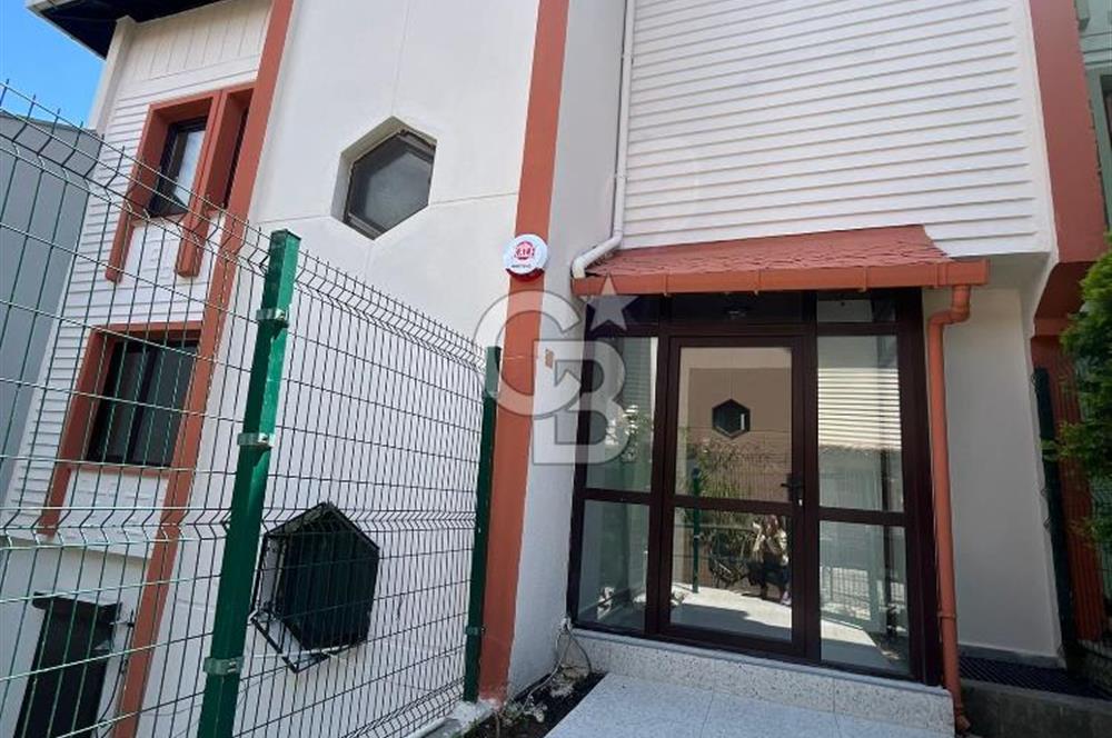 Bahçeşehir Bademlerde Full Tadilatlı 5+2 Satılık  Fırsat Villa