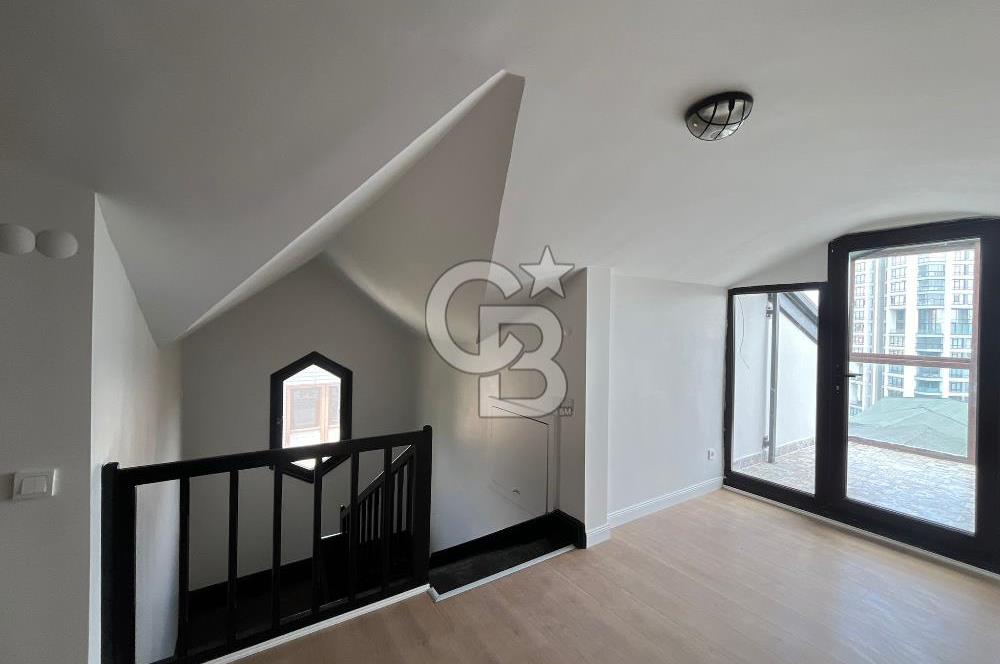 Bahçeşehir Bademlerde Full Tadilatlı 5+2 Satılık  Fırsat Villa