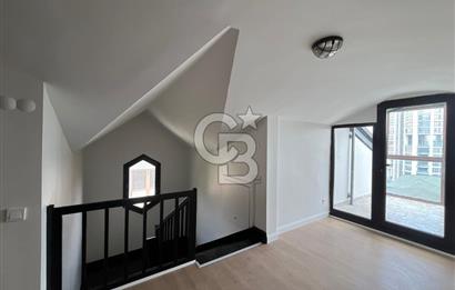 Bahçeşehir Bademlerde Full Tadilatlı 5+2 Satılık  Fırsat Villa