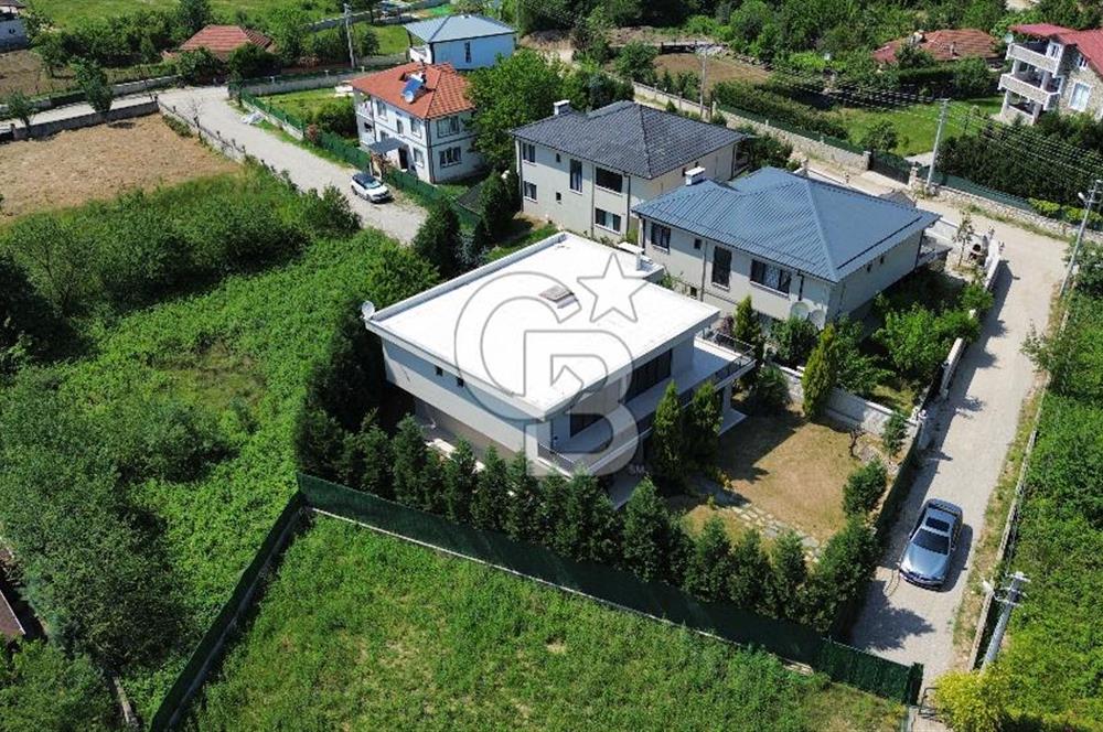 Sakarya Akyazı Kuzuluk da 613 m2 Arsa içinde 315m2 Müstakil Villa