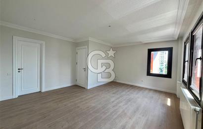 Bahçeşehir Bademlerde Full Tadilatlı 5+2 Satılık  Fırsat Villa