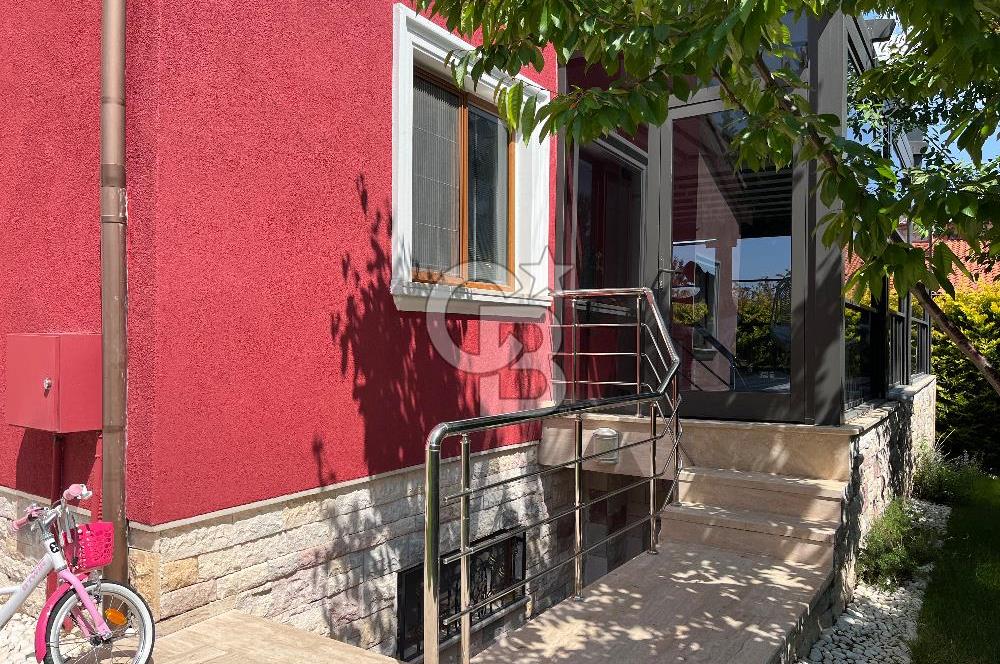 Gölbaşı Bahçelievler’de Satılık 7+2 Yapılı Villa 