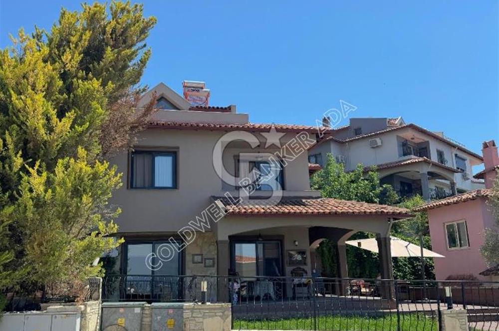 KUŞADASI SATILIK DENİZ MANZARALI 4+1 VİLLA